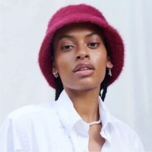 New Urban Outfitters GIA Red Rouge Fuzzy Bucket Hat